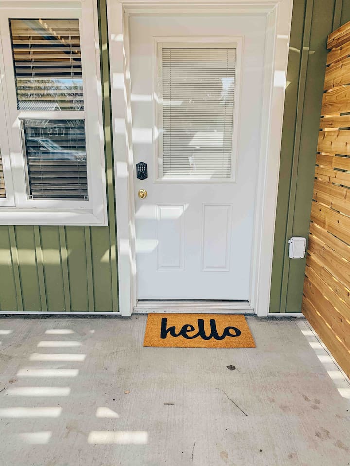 Shores of Erie Hideaway (Single level studio) Guest suites for Rent