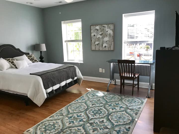 Good size bedroom with huge closet and a desk..