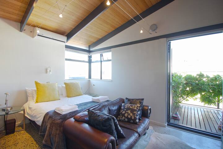 Urbane Designer Apartment in Green Point gallery image 4