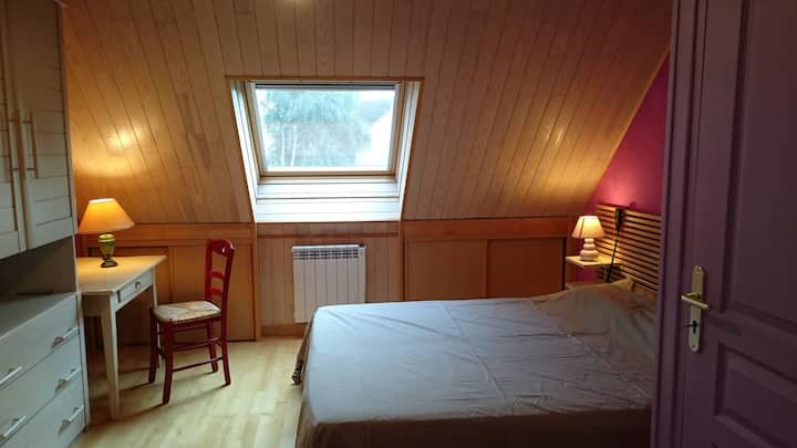 楼上卧室，床上用品，带双人电箱弹簧2x80x200