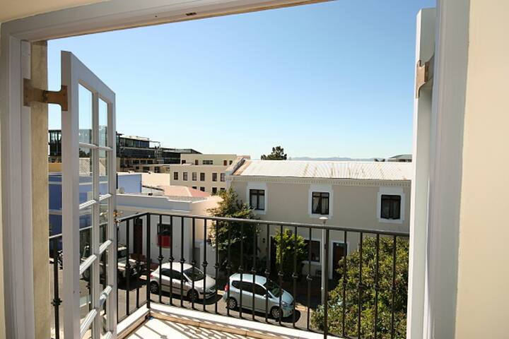 McKinnon House Unit 3 gallery image 5