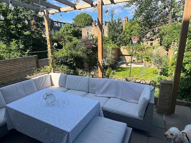 Lovely West London home with beautiful garden