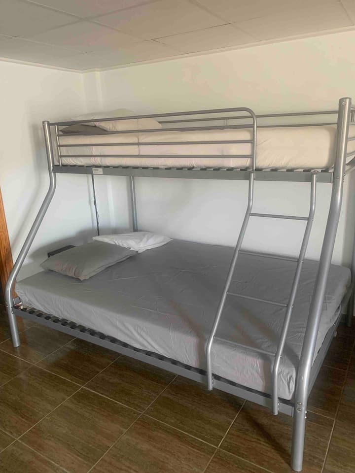 Кревет на спрат од 90 см доле 140 см