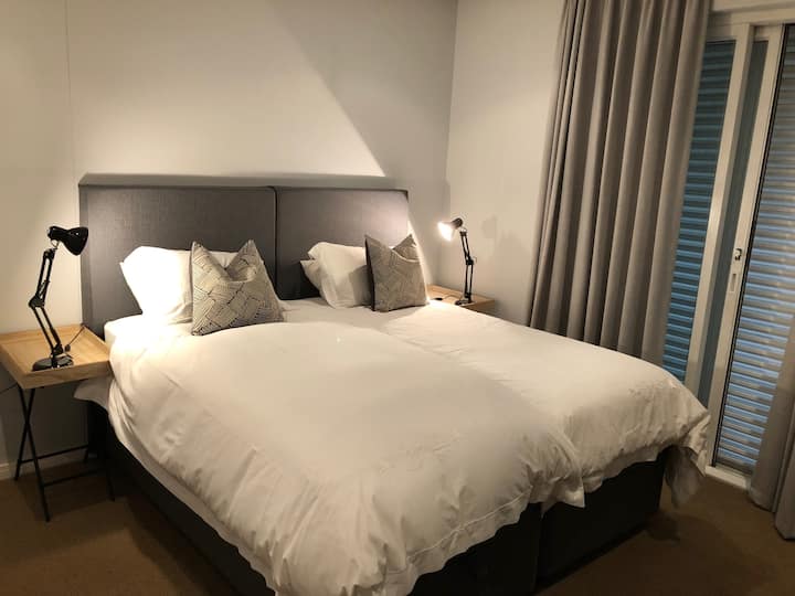 segundo dormitorio con dos camas extra.