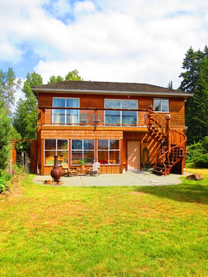 Oyster Bay Beach House Ladysmith Harbour Cabins for Rent in