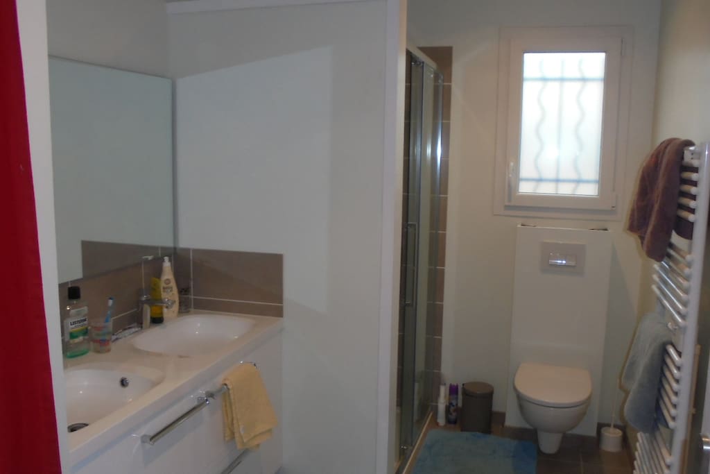 Salle de bain sans fournitures