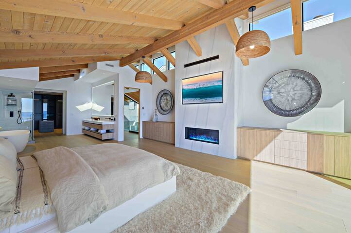 Malibu stunning villa on the water! On Malibu Rd. gallery image 4