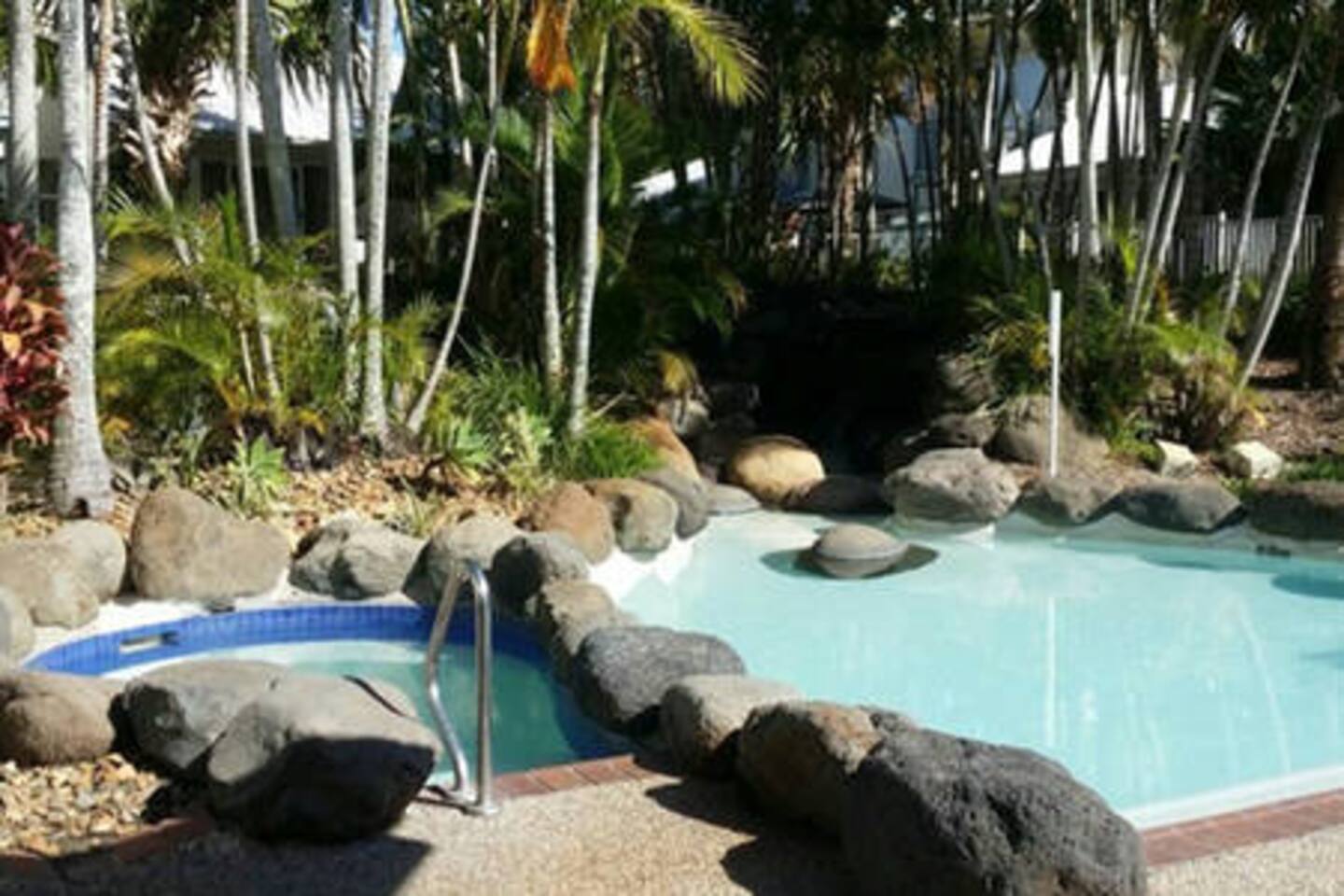 Gold Coast Lifestyle Relax Dine Shop Surf Townhouses For