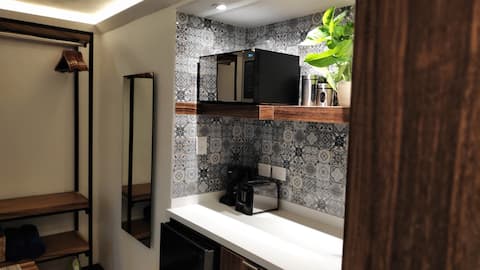 Successful Airbnb property: Girl on boat "Private Studio W/Kitchenette" in Supermanzana 4