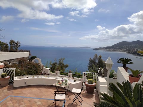 Partenope Exclusive Holiday with a whirlpool swimming pool