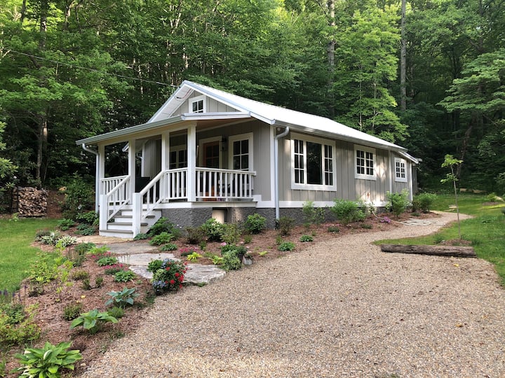 Charming Mtn. Cottage close to downtown Asheville Cottages for Rent