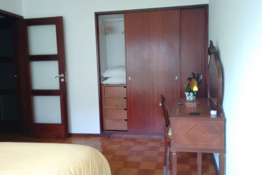 Room 1 / Quarto 1