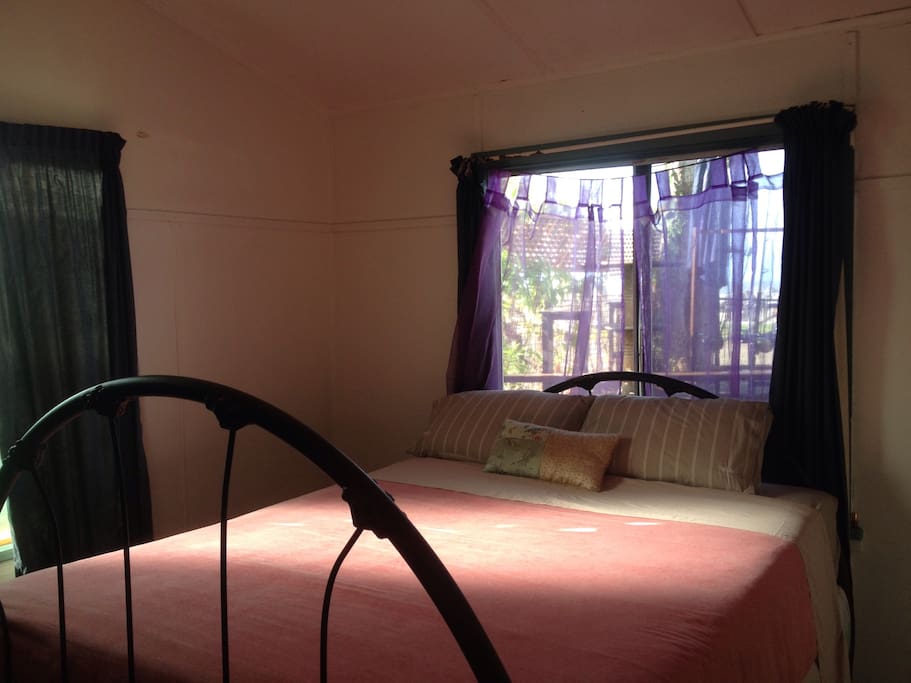Fresh clean sheets and towels & the best Coffee and fresh eggs for breakfast. Daily'excellent way to start your day.
