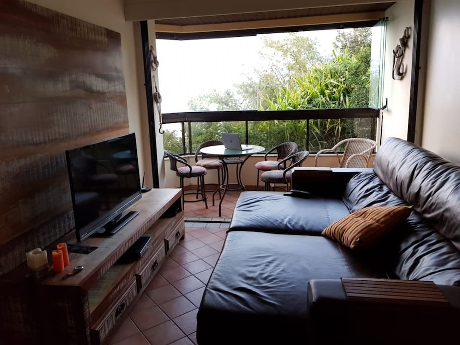 Sofá de couro com chaise