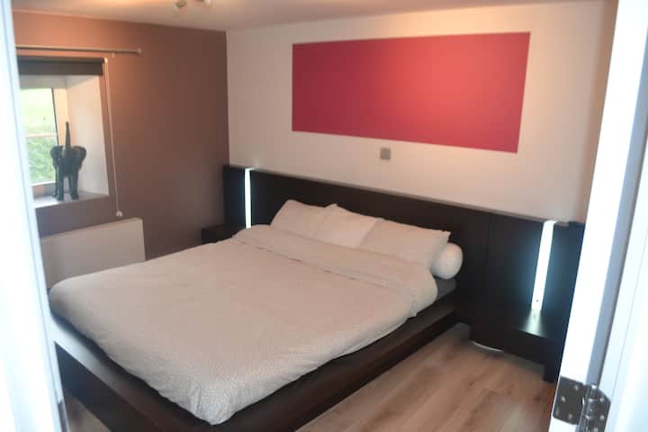 2号卧室-标准双人床