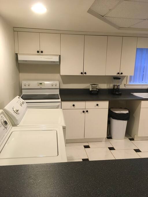 Washer/Dryer and full kitchen
