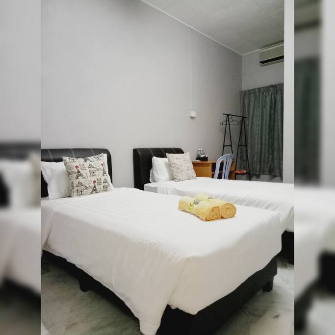 2 SINGLES BED