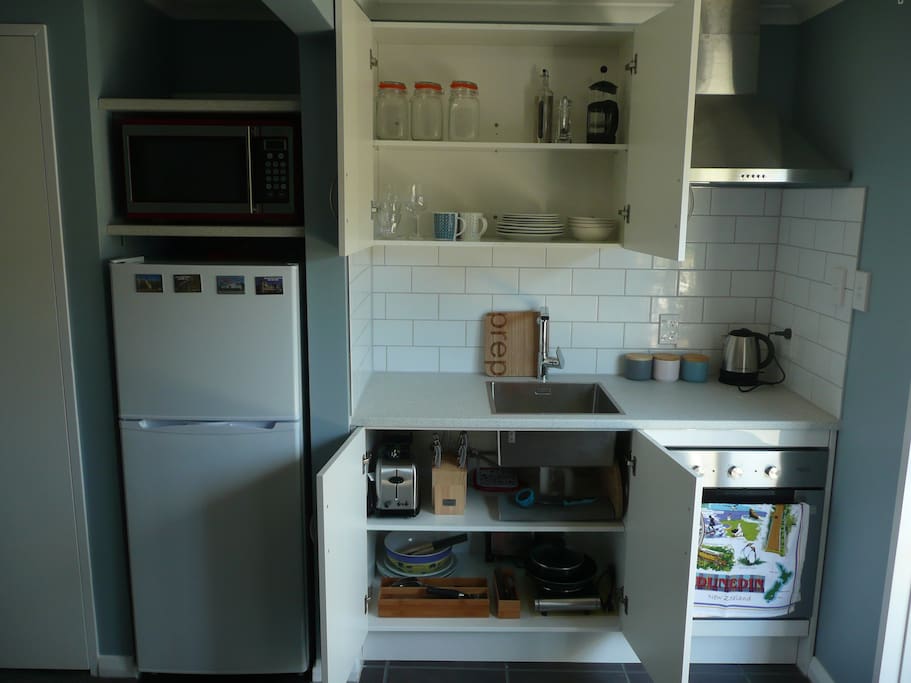 Fully equipped kitchen, there is a single portable hotplate for cooking on, stored under the sink.