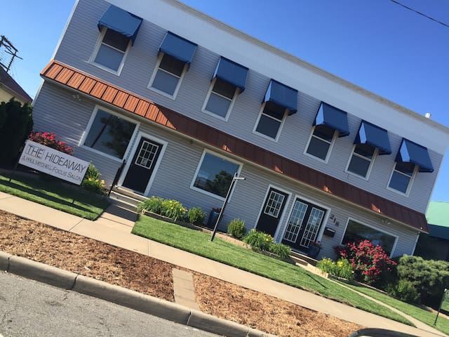 Airbnb Newton Vacation Rentals Places To Stay Kansas