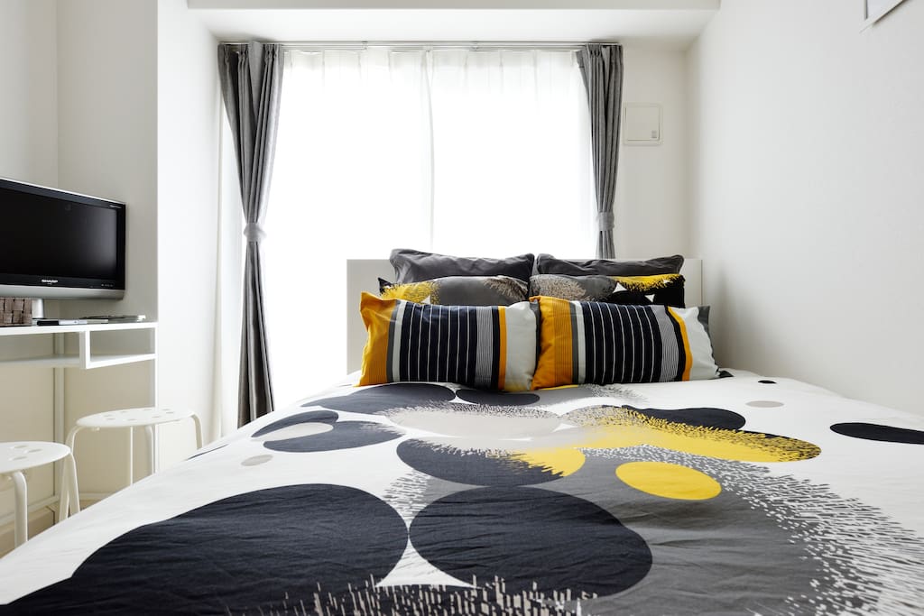 You can relax on the big double bed.