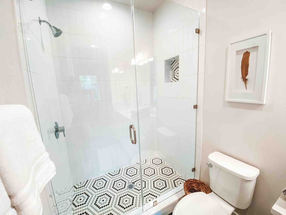 Brand New Studio Apartment with Private Entrance