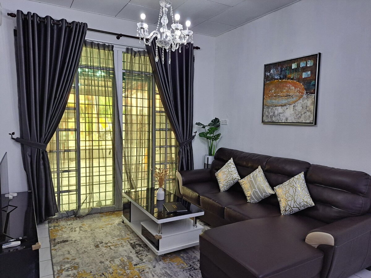 Cozy Stay near Hosp Likas UMS 1borneo Hypermall Houses for Rent in