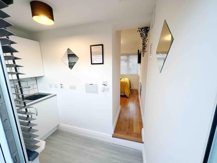 Private Studio Close To City/hospital With Parking - Chelmsford