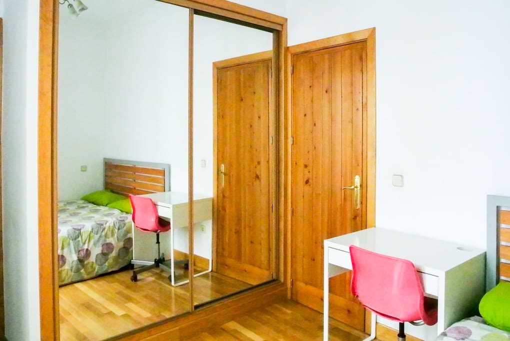 Armario y Espejo grande / Closet and big mirror