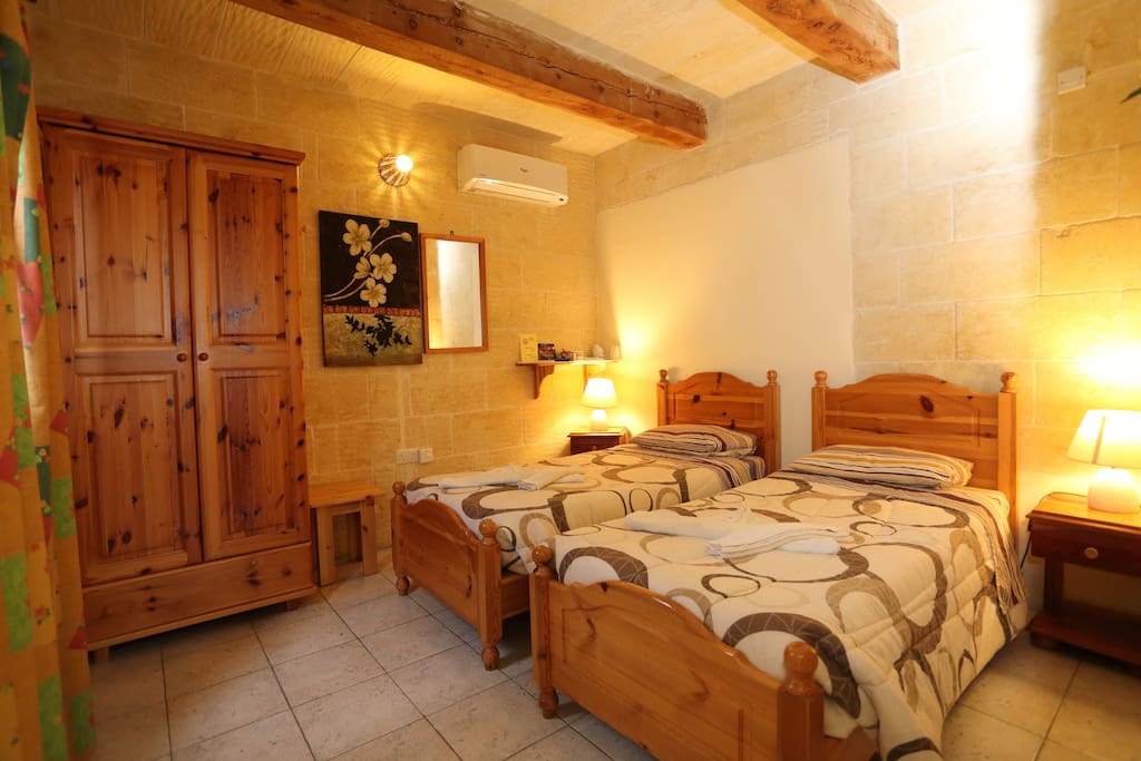 Camera "Comino"