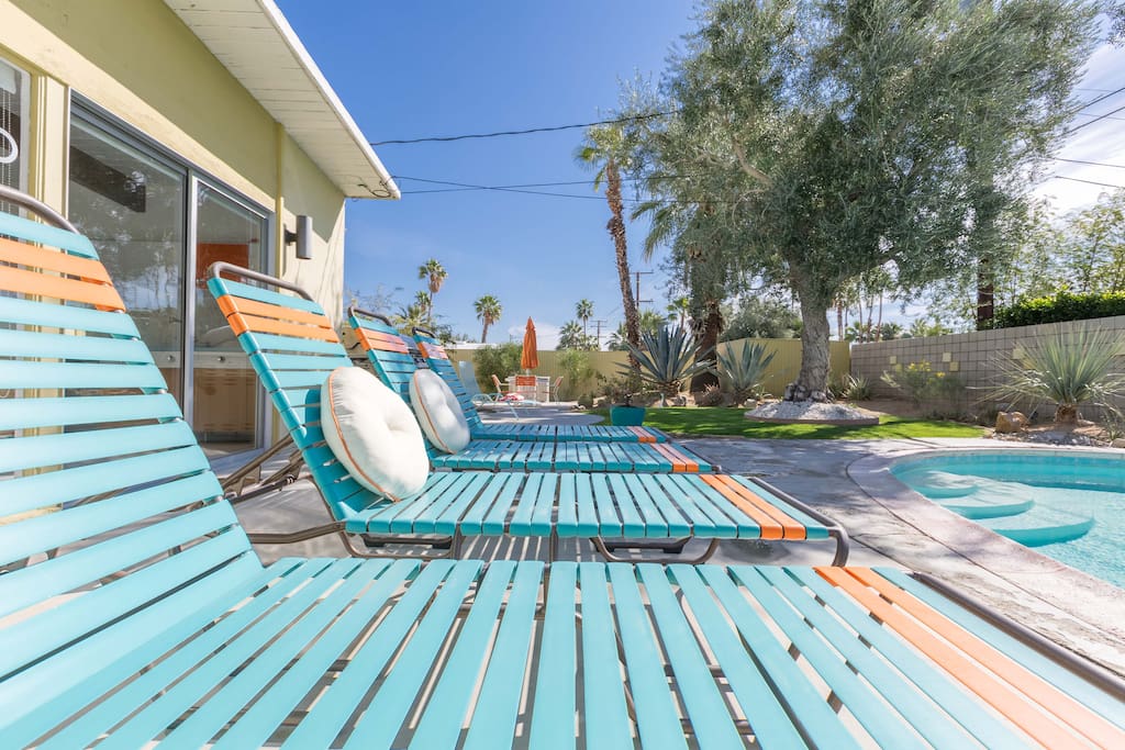 Plenty of lounge chairs