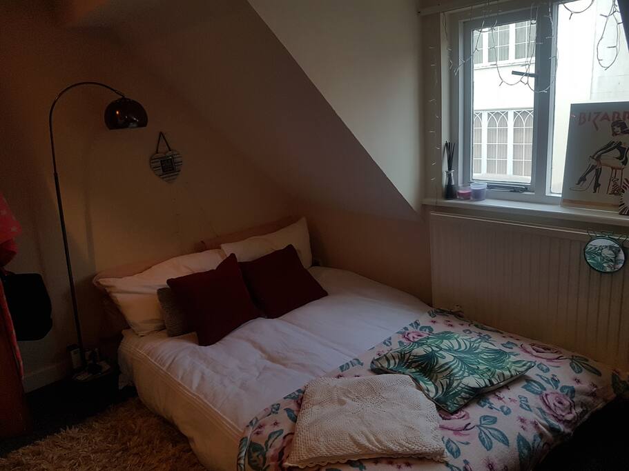 Cozy little room, ideal for someone that is just looking for a place to sleep