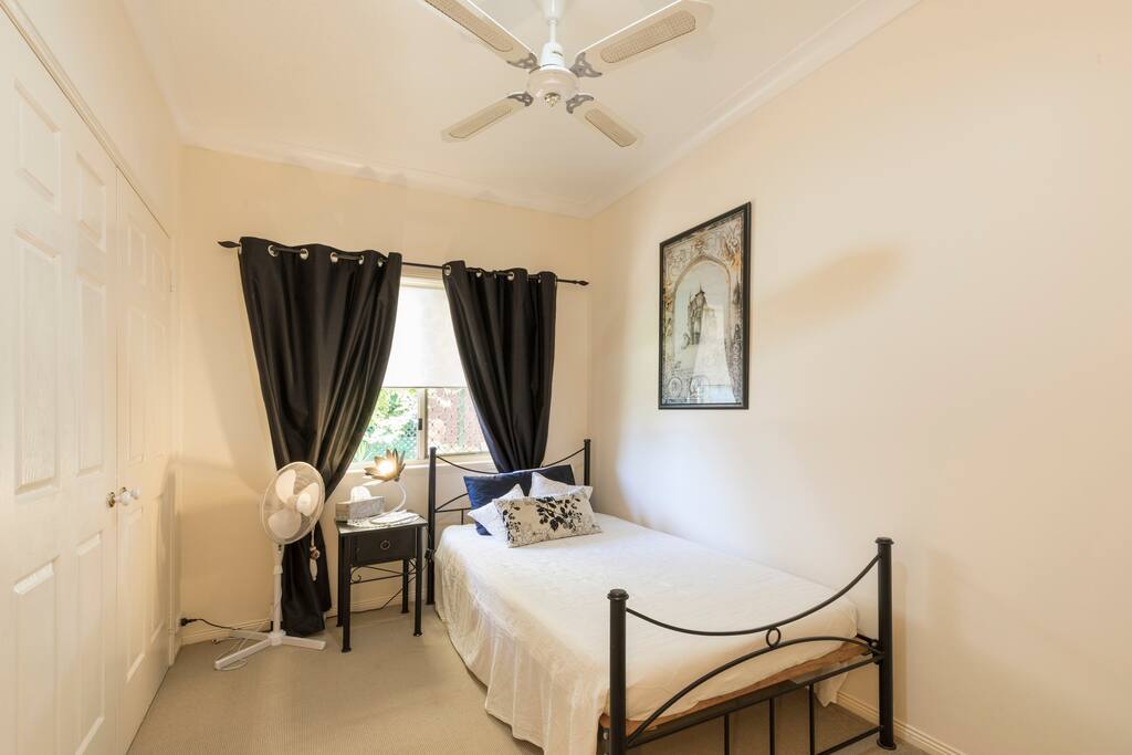 King Single downstairs bedroom.