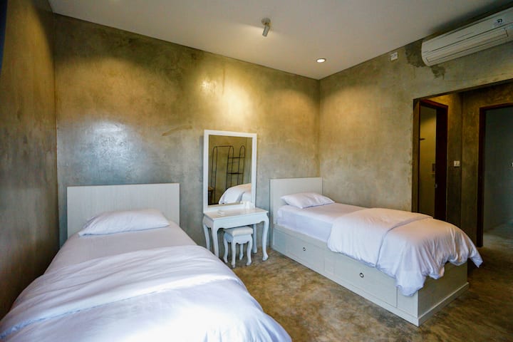Standard Room & Single Beds (Level 2)