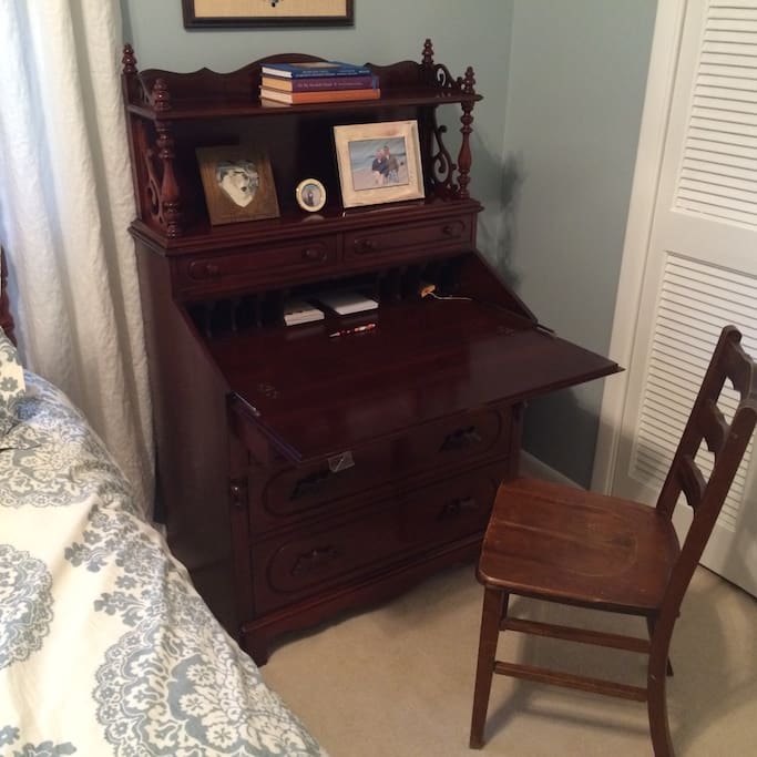 The desk is nice for being organized.