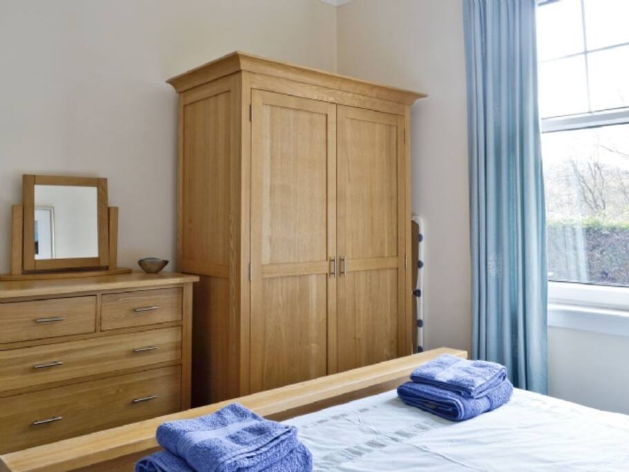 King size bedroom