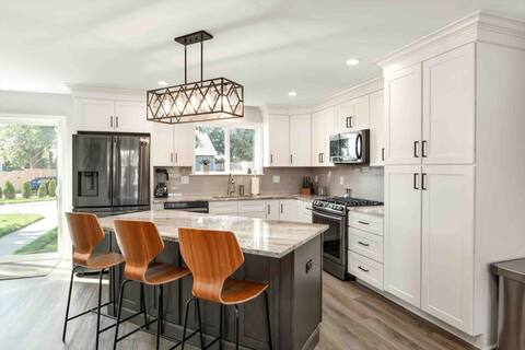 Modern 3 bed/2.5 bath farm house!