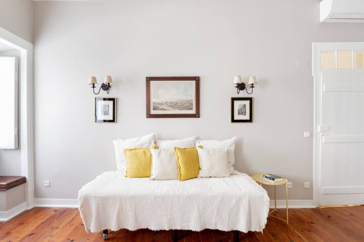 Casa de São Domingos—Tranquil House with Garden in Lapa gallery image 4