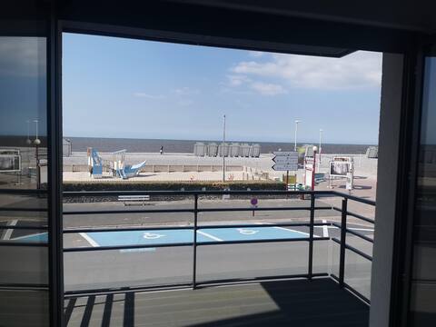 Popular Airbnb listing: A balcony facing the sea *** in Cayeux Sur Mer