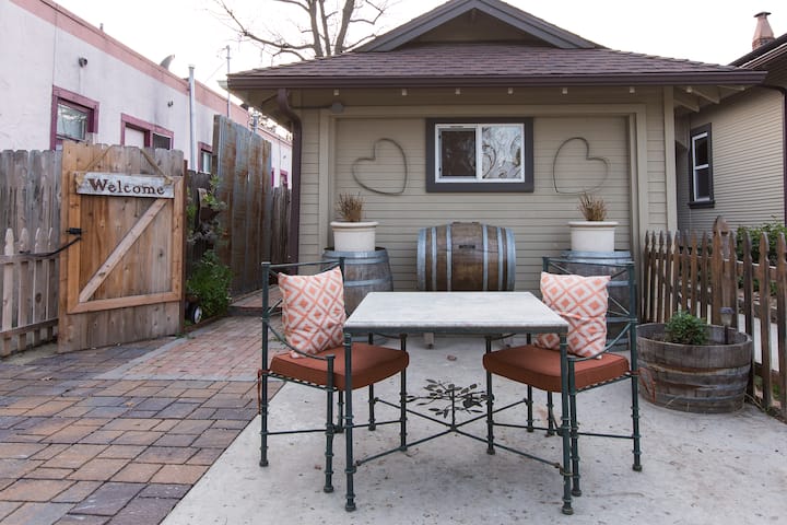Unwind Suite! Desk For Remote Working, Downtown! - Paso Robles, CA