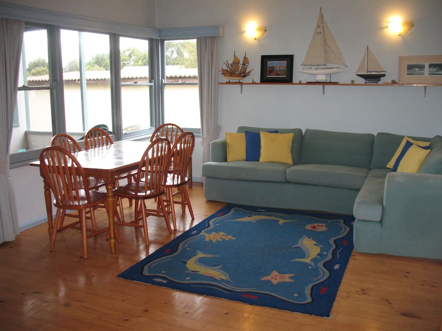 Cosy lounge room
