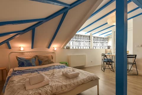 The Ivy House - A Cozy Attic near the City Center