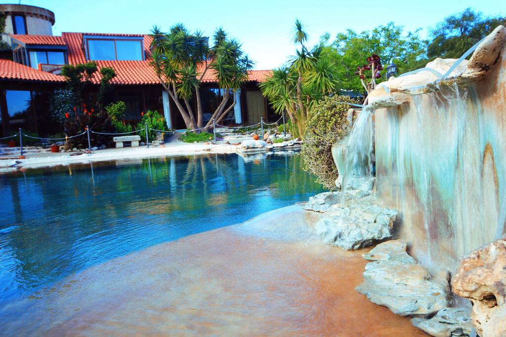 piscina con cascata