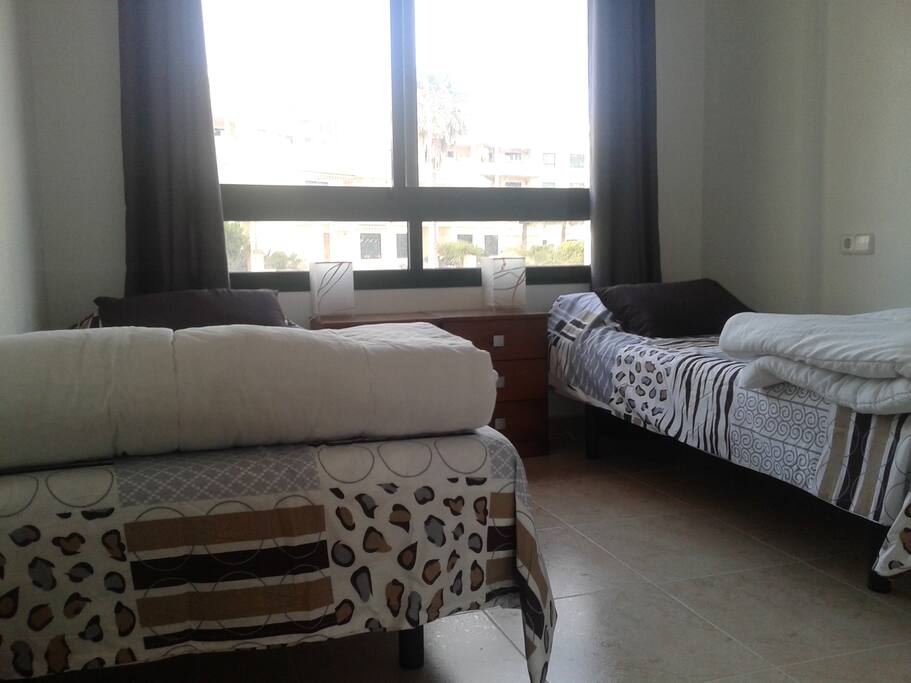 Room : 2 singles