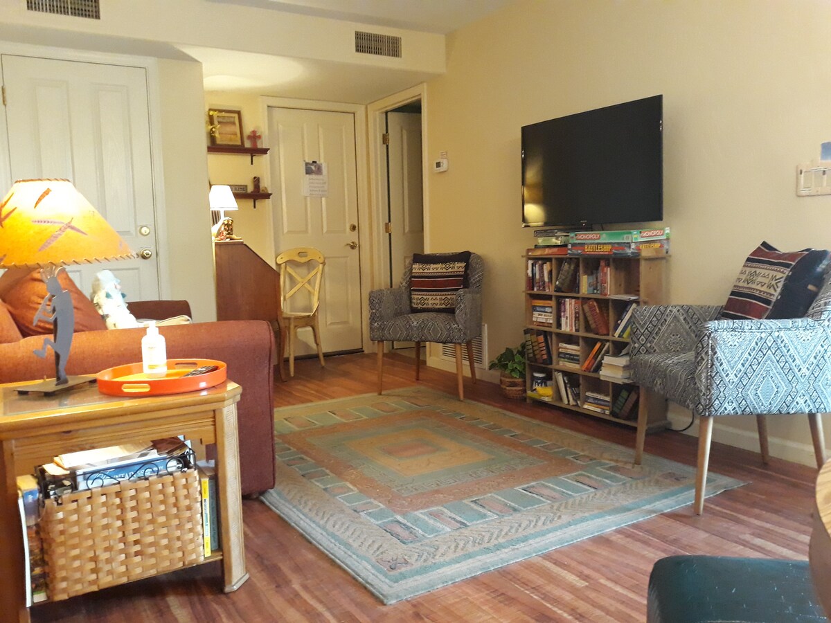 Popular Airbnb listing: Cozy Southwest Escape for 1 to 4 at Sumac Casita in Fountain Hills