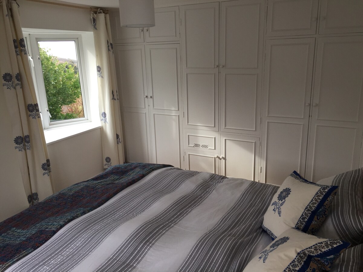 غرفة النوم الرئيسية ، سرير سوبر كينغ