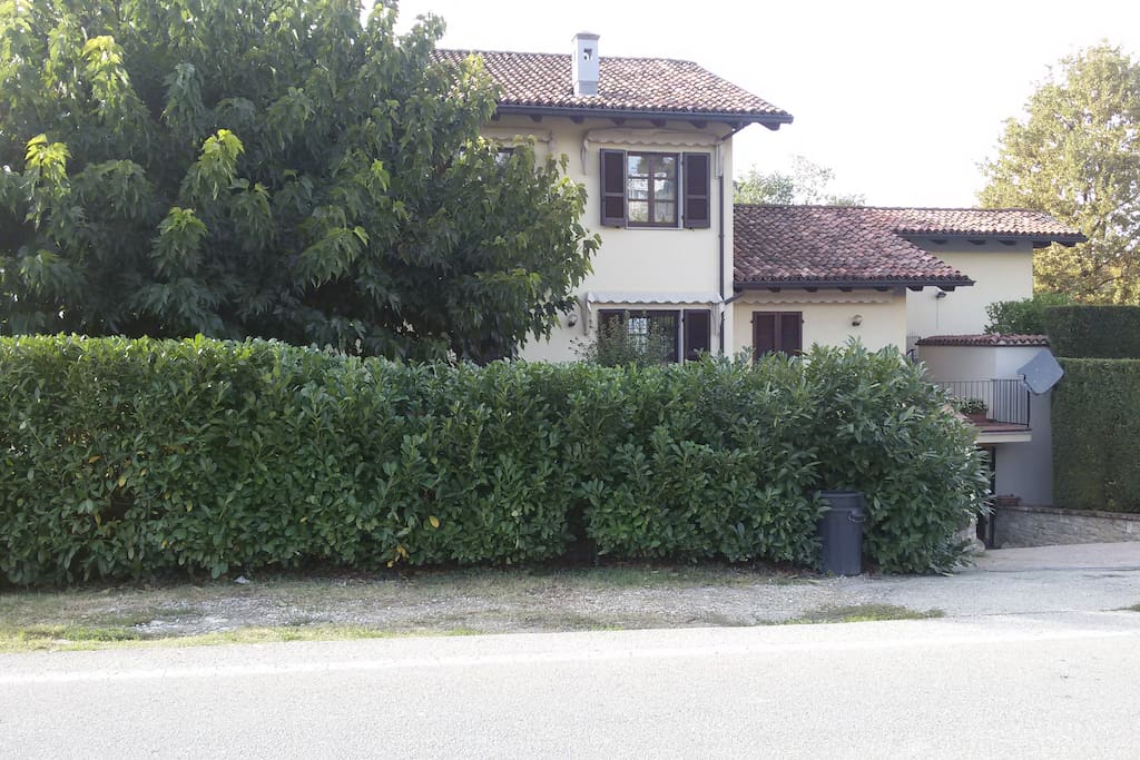 Ingresso e giardino