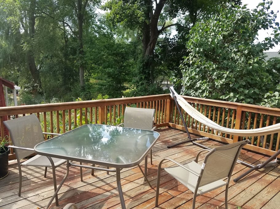 A great place to eat, drink, play games, birdwatch, enjoy sunset and view garden