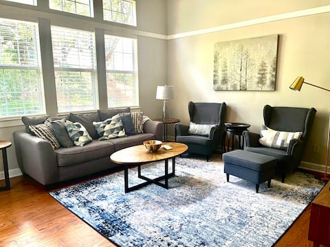 Top Airbnb: Spectacular 3 BDR Townhouse Near Downtown ATL, GSU in Summerhill