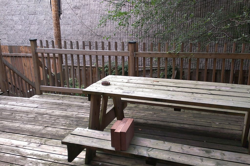 private backyard / patio / picnic table!