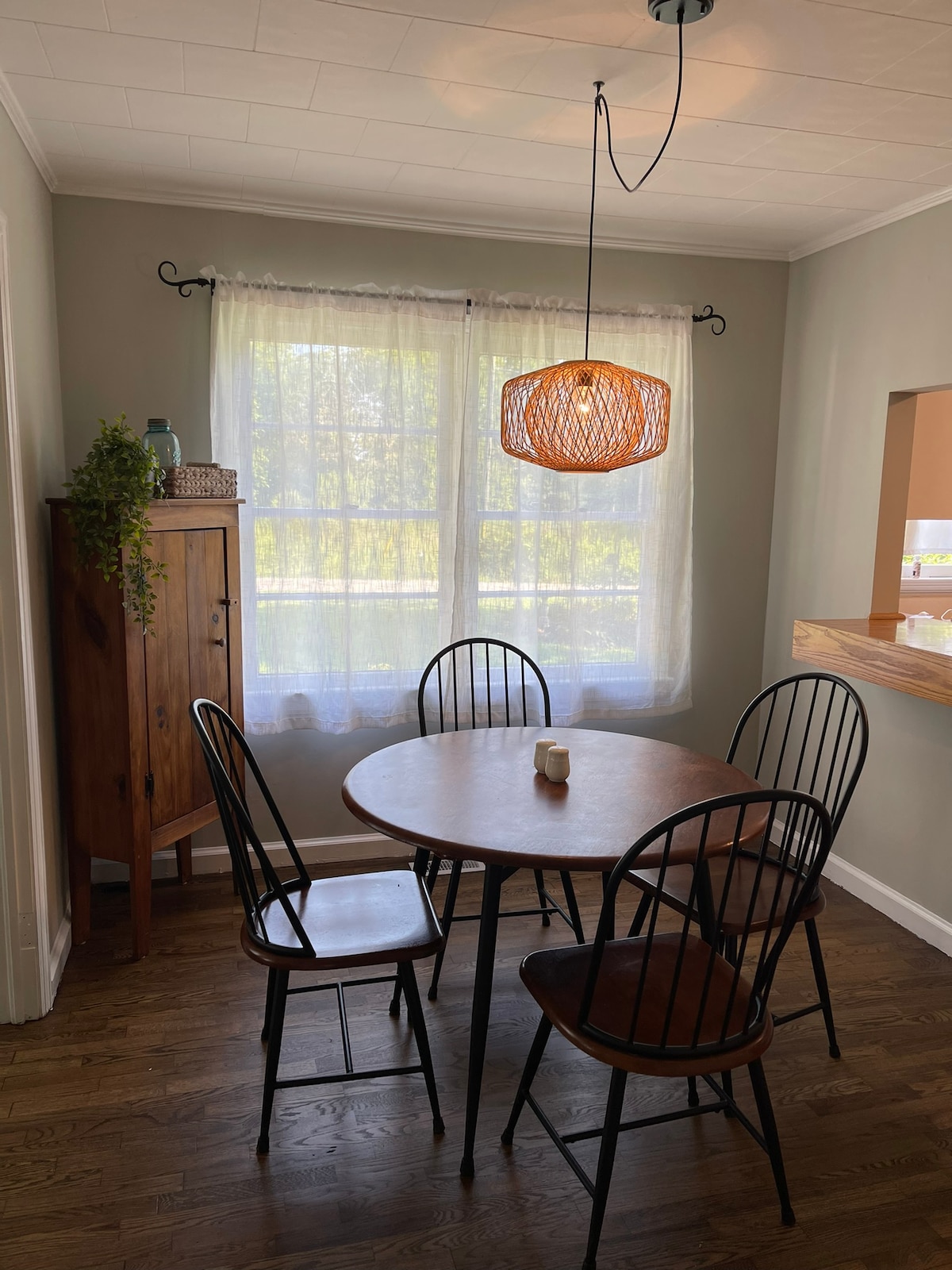 Walk to restaurants and downtown events!